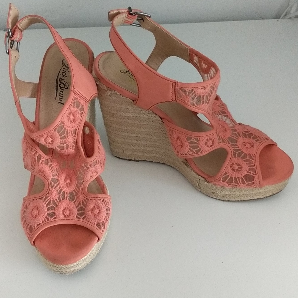 Lucky Brand peach wedges
